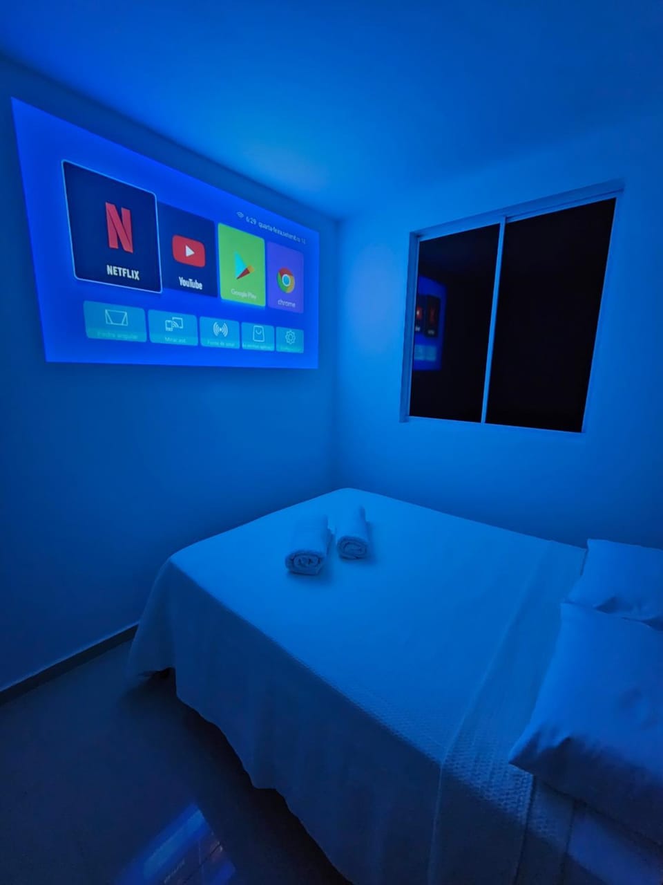 Bed, TV and multimedia, Bedroom, locker, air conditioner