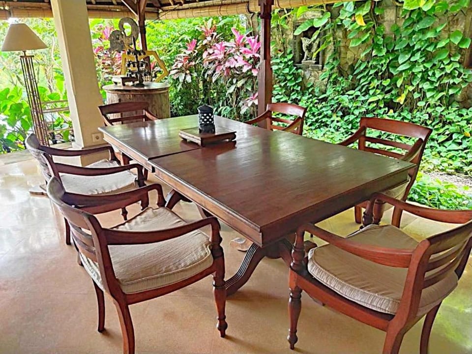 Garden, Dining area