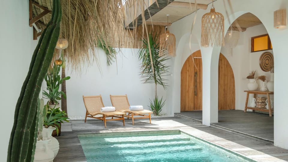Pool view, Swimming pool, sunbed