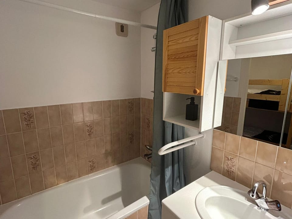 Appartement spacieux en montagne avec loggia, au cœur de la station, proche piste et lac - FR-1-814-62 Apartment in Besse-et-Saint-Anastaise