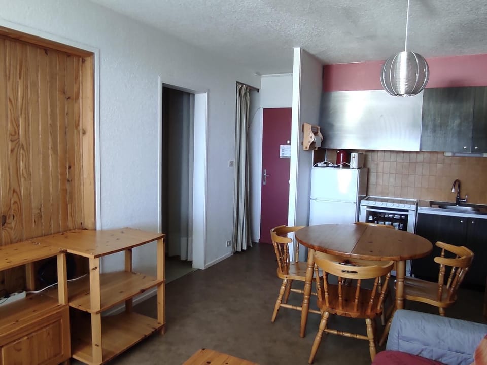 Appartement 2 pièces au cœur de la station - FR-1-814-65 Apartment in Besse-et-Saint-Anastaise