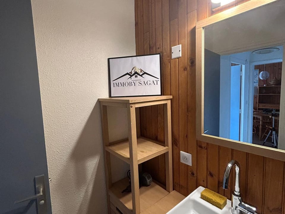 Appartement 2 pièces au cœur de la station - FR-1-814-65 Apartment in Besse-et-Saint-Anastaise