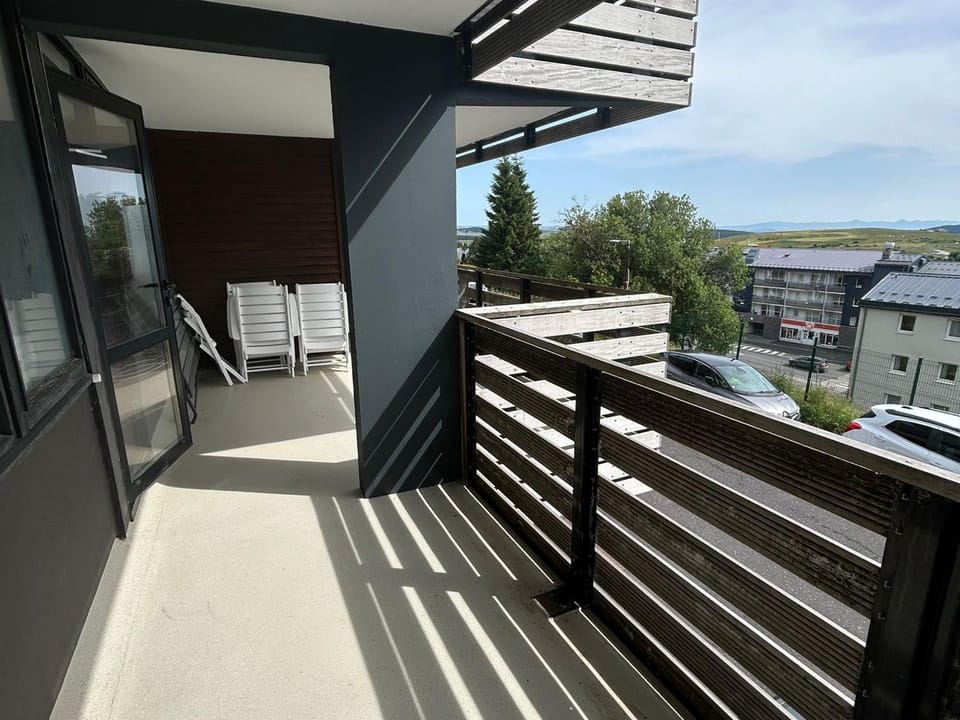 Appartement 2 pièces au cœur de la station - FR-1-814-65 Apartment in Besse-et-Saint-Anastaise