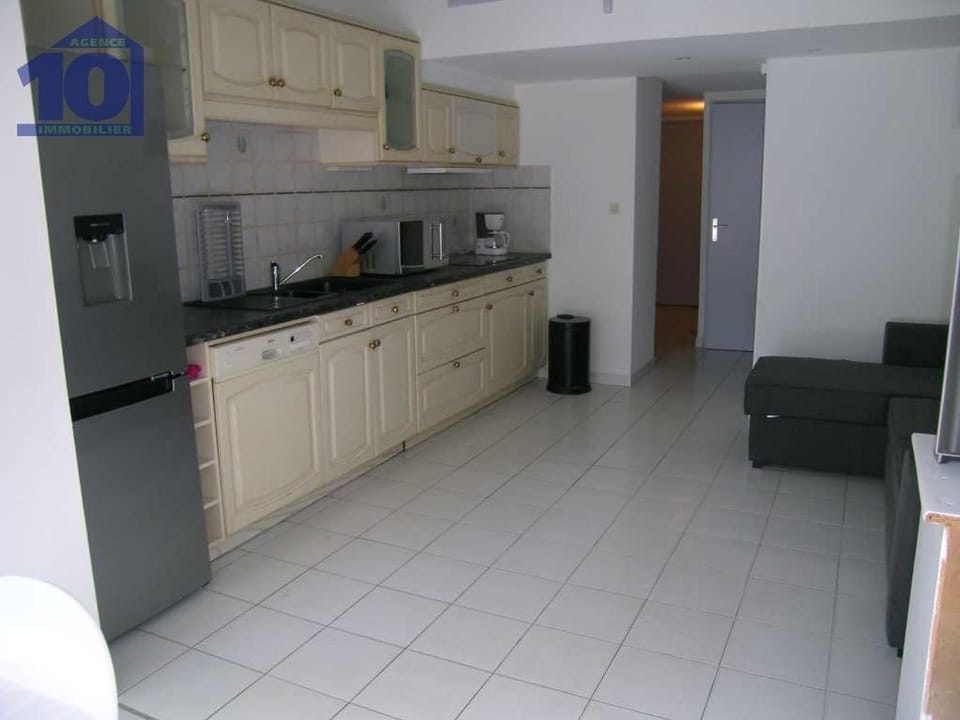 Pavillon 6 pers, piscine, clim, parking, proche mer - FR-1-781-77 House in Occitanie