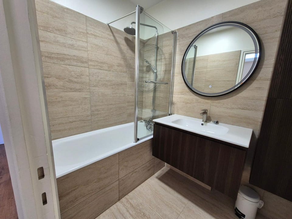 Appartement skis aux pieds avec balcon et cuisine équipée - FR-1-502-595 Apartment in Tignes