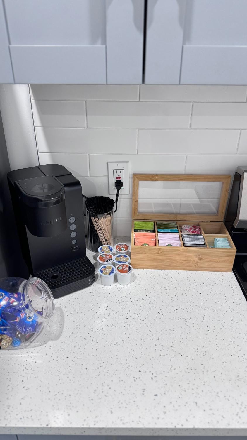 Coffee/tea facilities, Kitchen or kitchenette