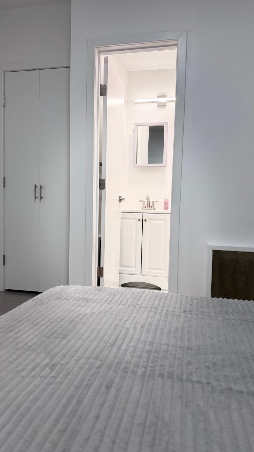 Bed, Bathroom, Photo of the whole room, Bedroom