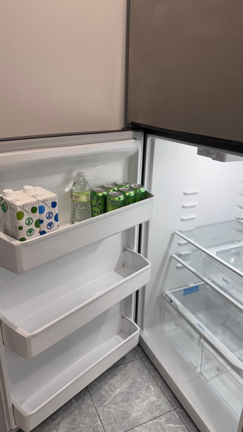 Kitchen or kitchenette, Food and drinks