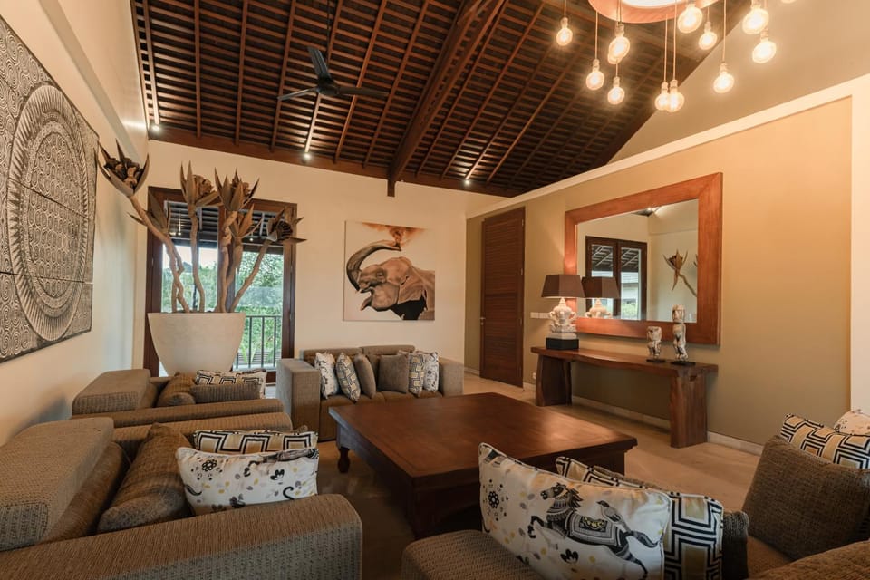 Living room, Dining area