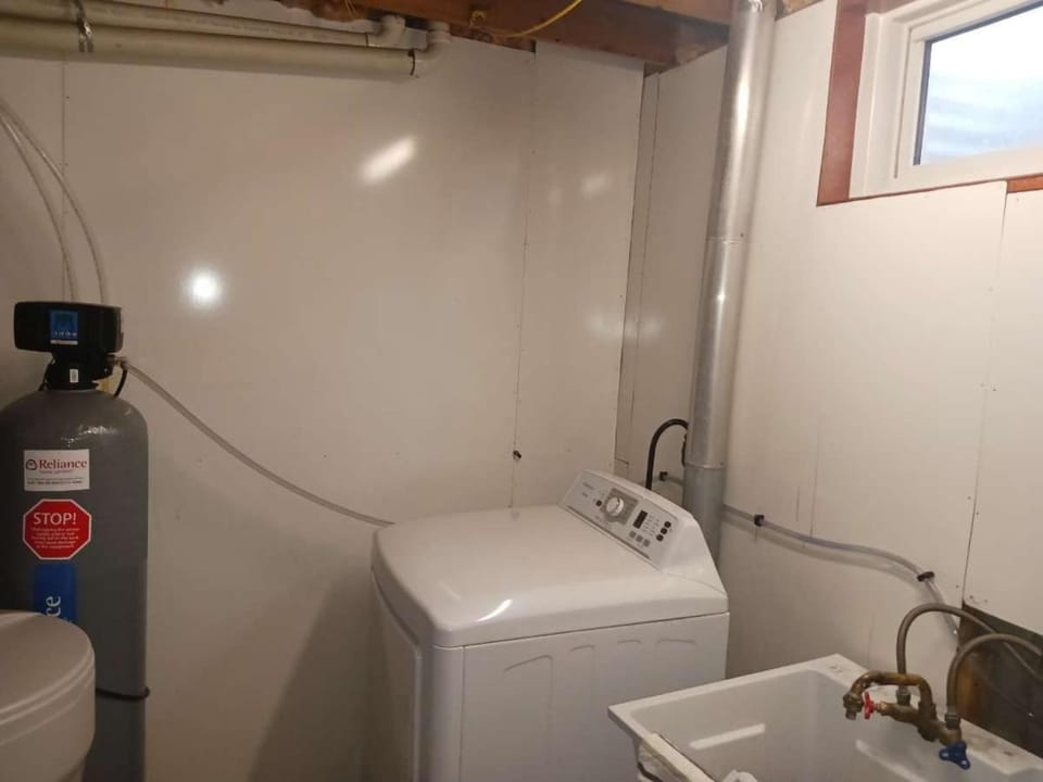 CheapSleep Room Near Kitchener Airport- 24X7 Checkin Vacation rental in Kitchener