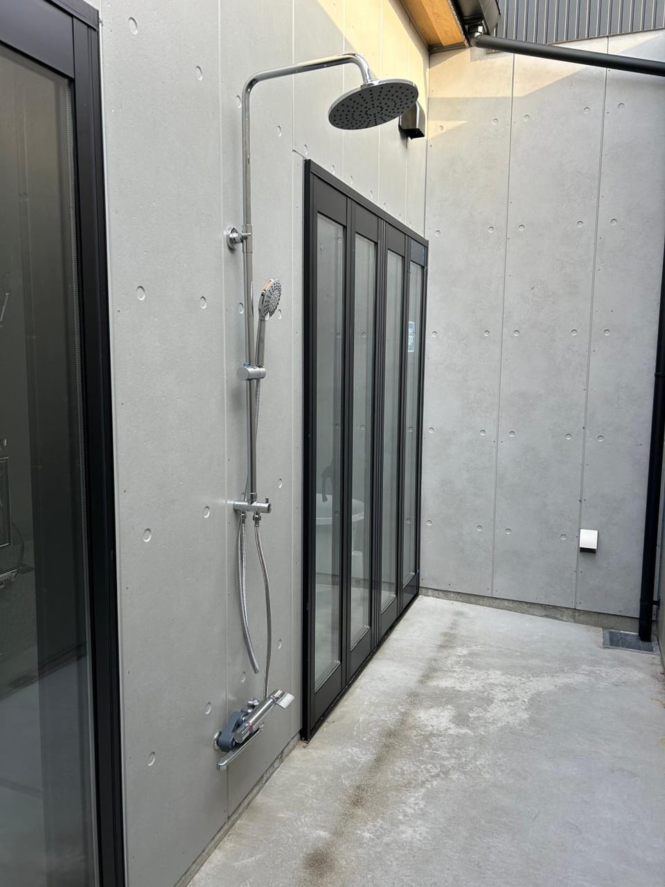 Shower, Bathroom, Internal: Not applicable to any particular room