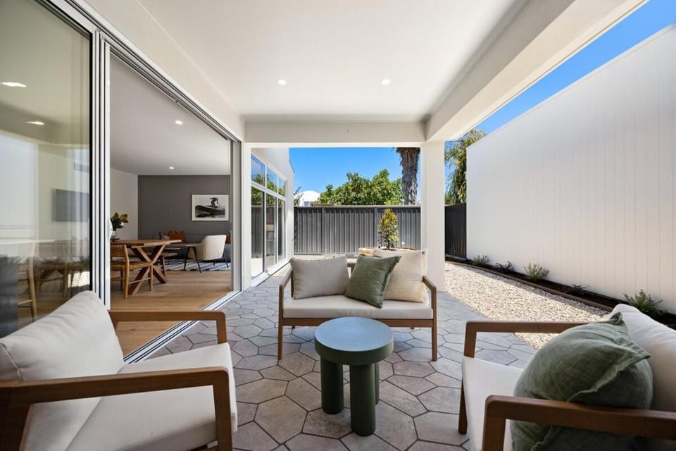 Patio, Balcony/Terrace, Seating area