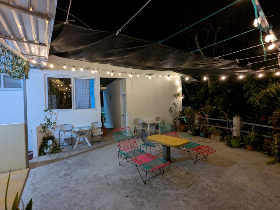 Seating area, Dining area, Area and facilities