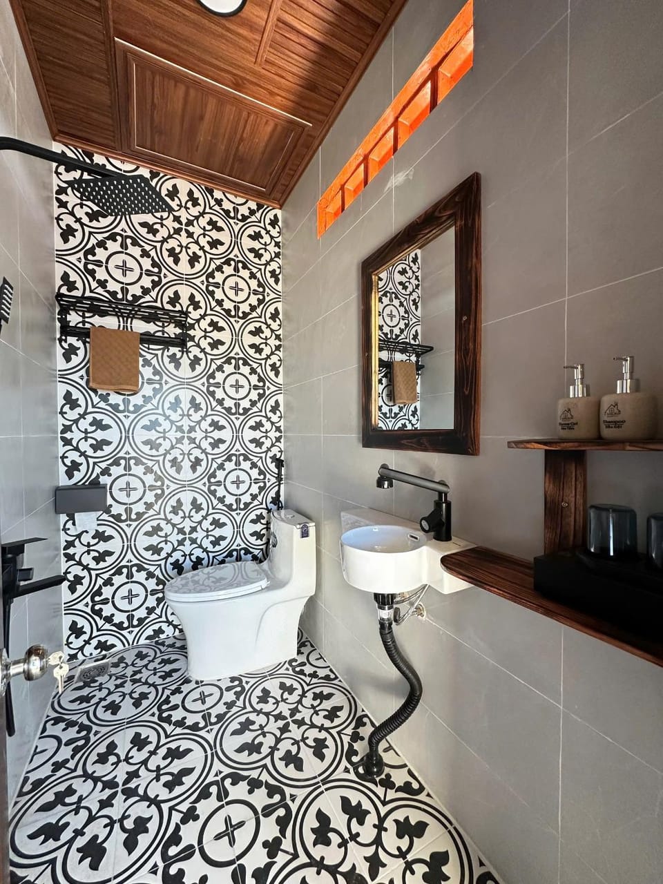 D Banlieue Homestay And Coffee TP Kon Tum Hotel in Vietnam