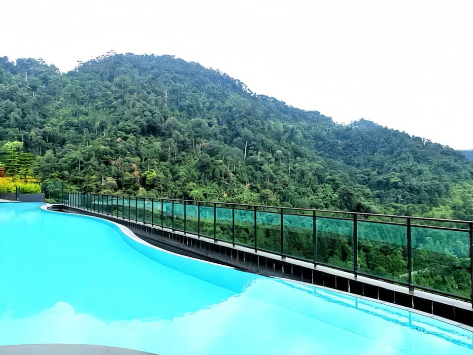 Mountain view, Pool view, Swimming pool