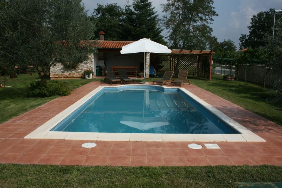 Swimming pool, Swimming pool