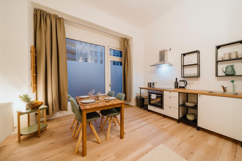 Kitchen or kitchenette, Dining area, stove