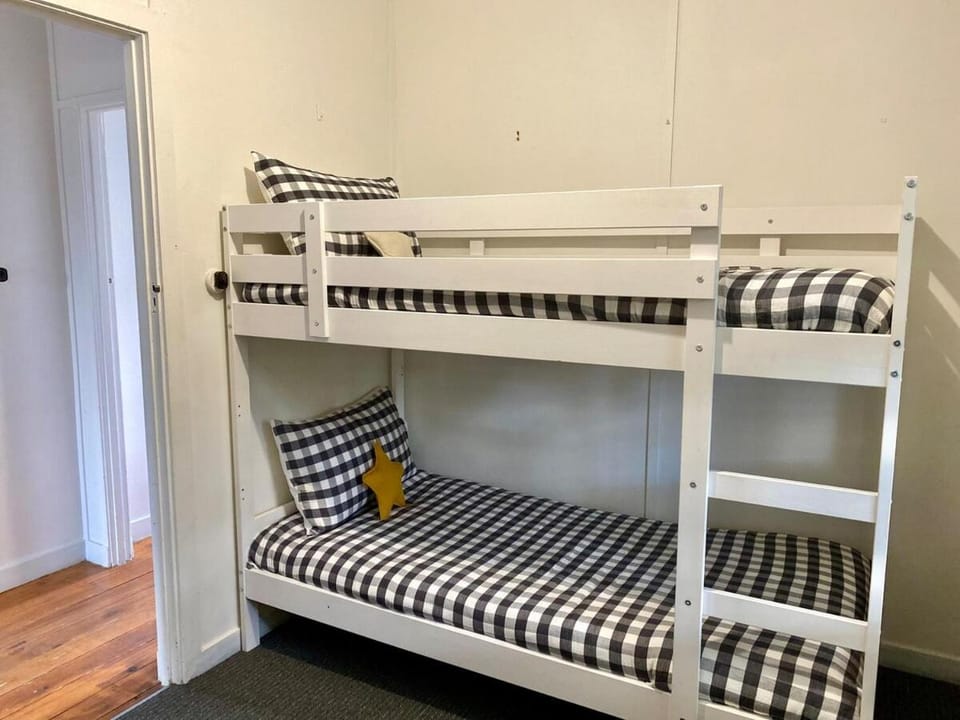 Bedroom, bunk bed