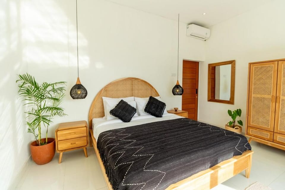 Bed, Photo of the whole room, Bedroom, wardrobe, air conditioner