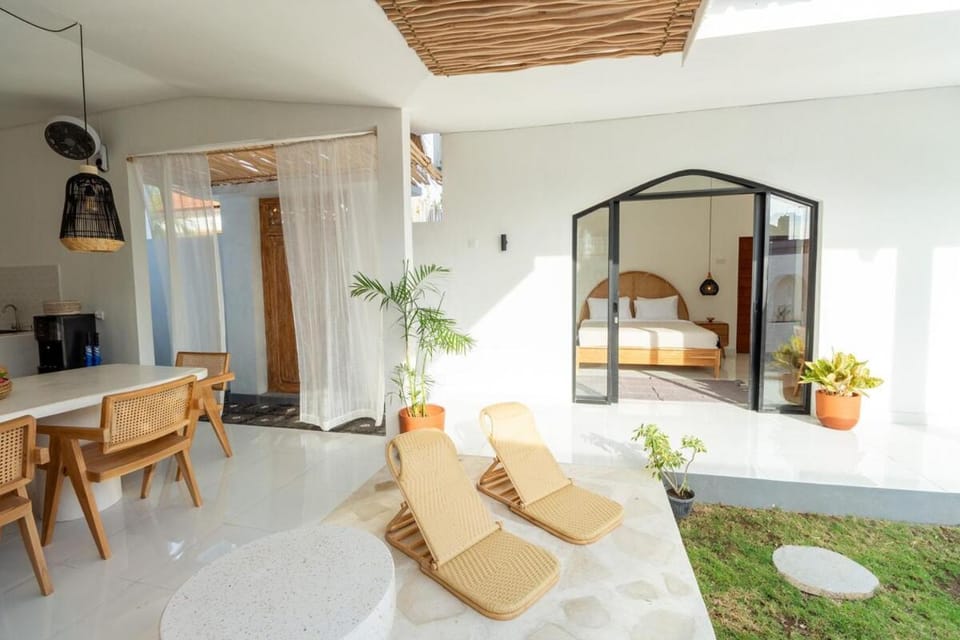 Patio, Bed, TV and multimedia, Kitchen or kitchenette, Living room, Photo of the whole room, Seating area, Dining area, Bedroom