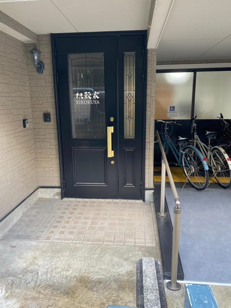 Facade/entrance