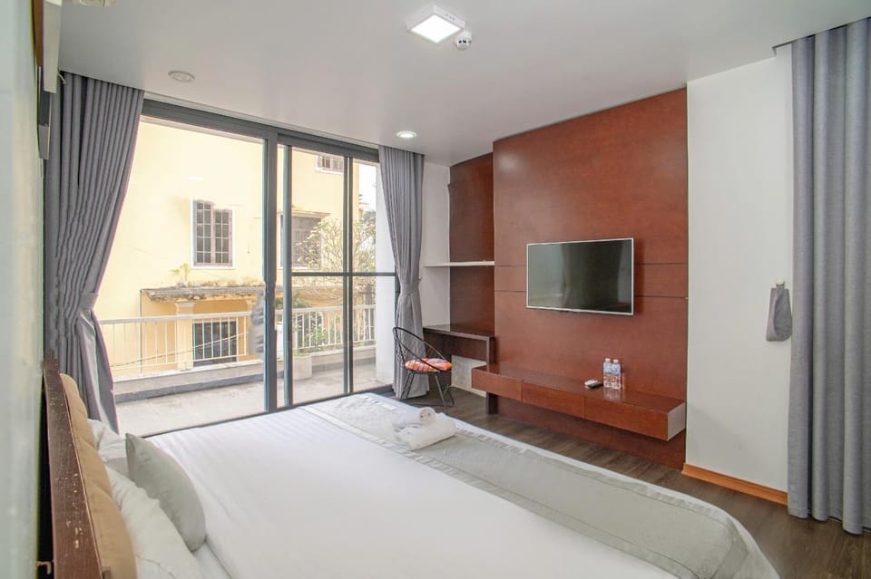 Communal lounge/ TV room, Bed, TV and multimedia, Photo of the whole room, Bedroom