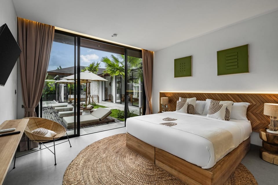 Bed, TV and multimedia, View (from property/room), Bedroom, air conditioner
