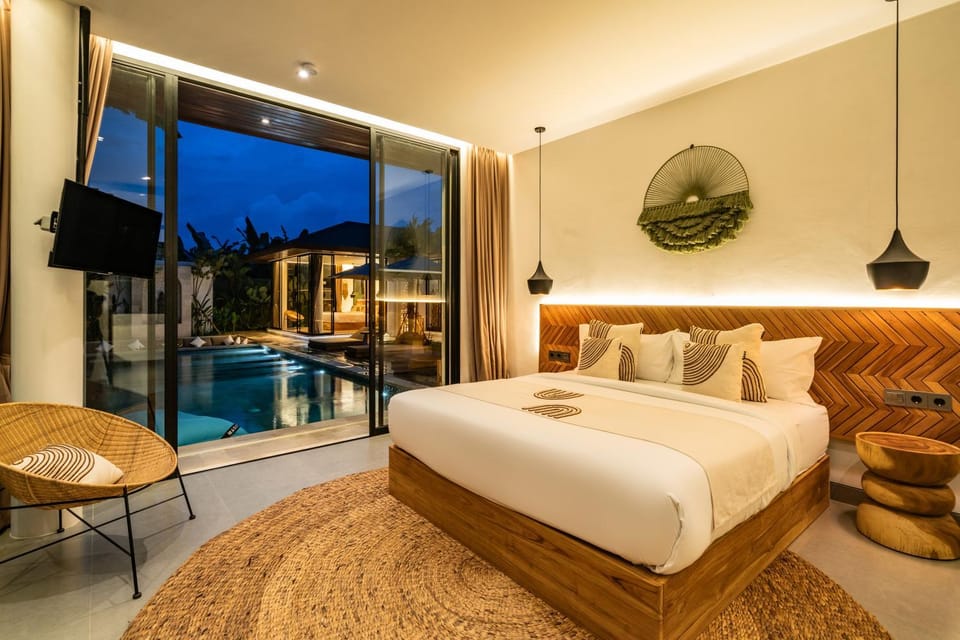 TV and multimedia, View (from property/room), Bedroom, Pool view, Swimming pool