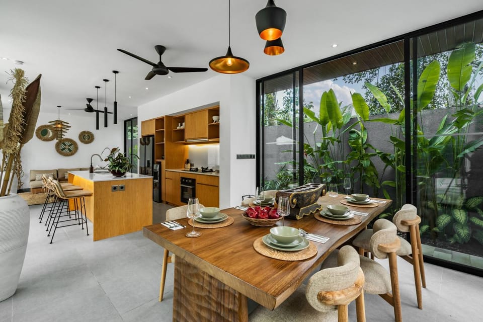 View (from property/room), Kitchen or kitchenette, Living room, Seating area, Dining area