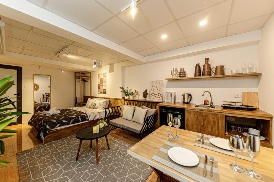 Hanoi Heritage Hideaway- Homestay CHẤT - Private Self-check-in Apartment in Hanoi
