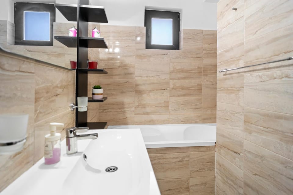 Bathroom, Bath