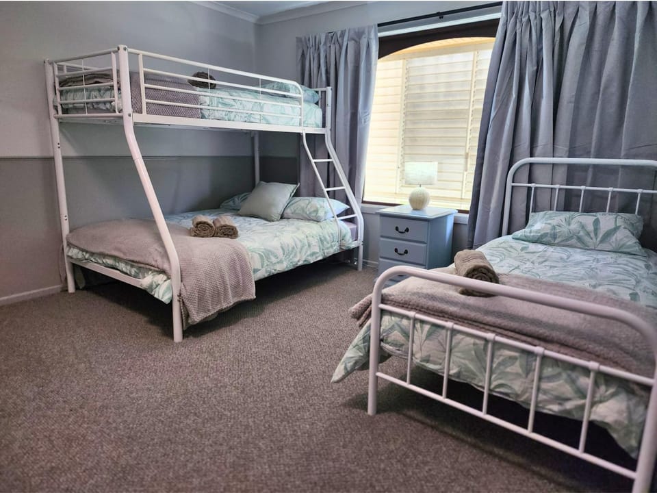 Bed, Bedroom, bunk bed