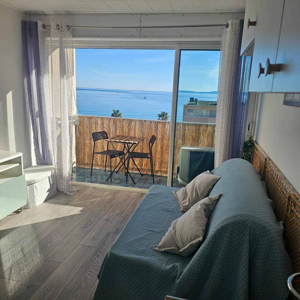 Living room, Sea view