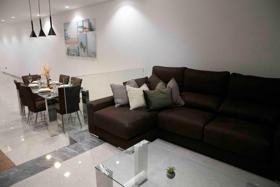 Flat 1, Large 3 bedroom Apartment, near Beaches and Countryside, Sleeps 11 Apartment in Saint Paul's Bay