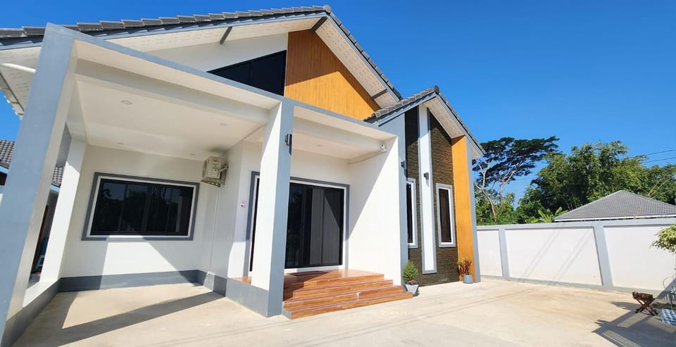 Sisters Real Escapes - Private Bedroom with Shared Bathroom Vacation rental in Thailand