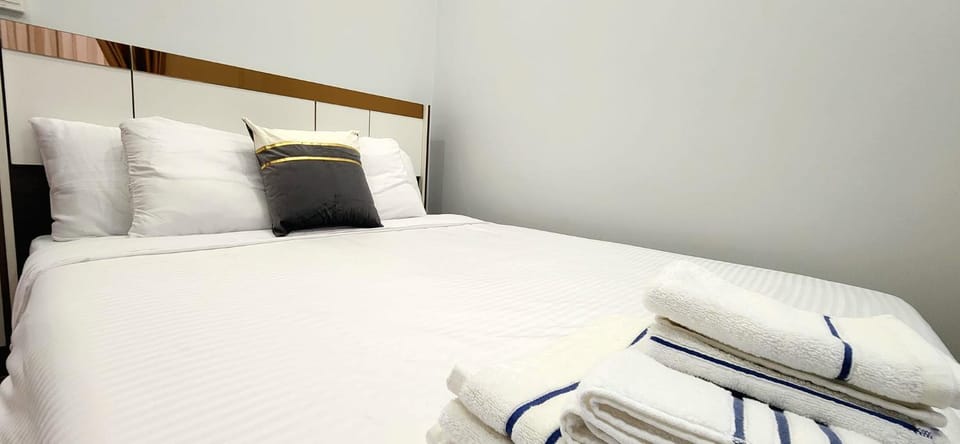 Sisters Real Escapes - Private Bedroom with Shared Bathroom Vacation rental in Thailand