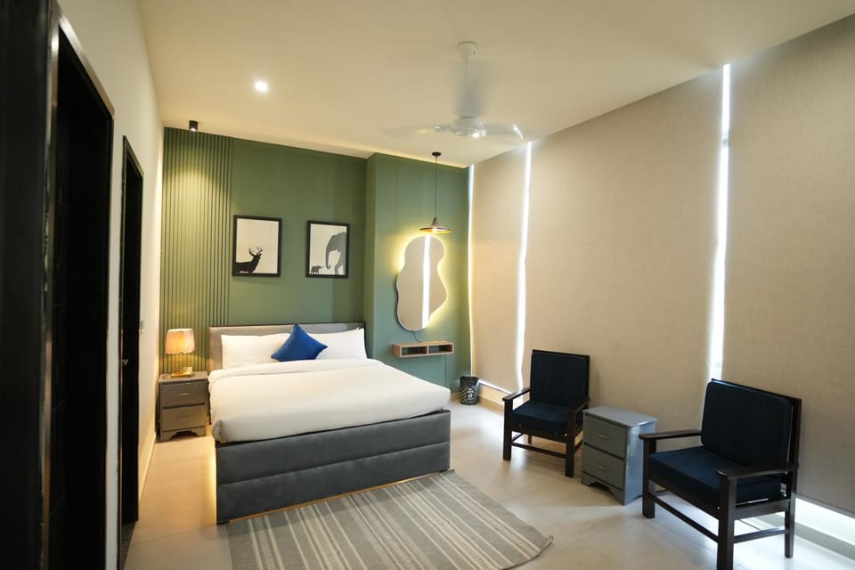 Photo of the whole room, Bedroom