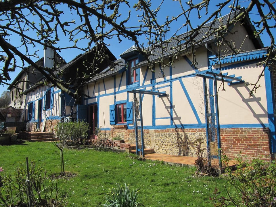 La Roseraie du Prieure Bed and Breakfast in Normandy
