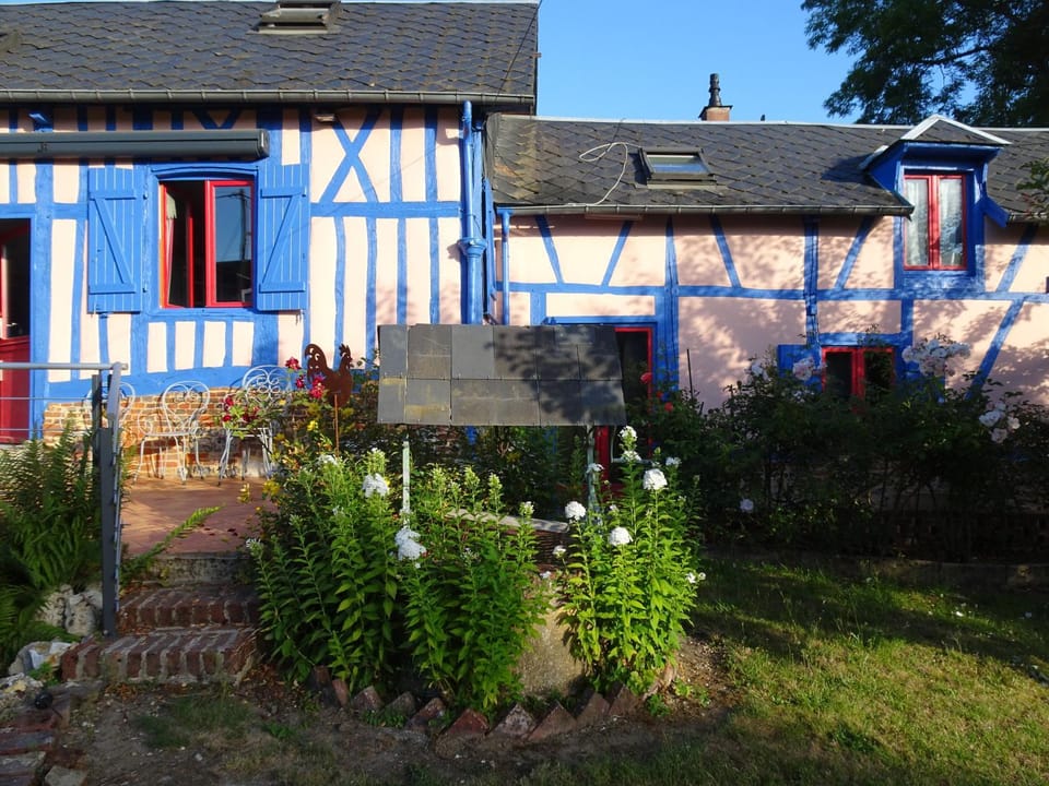La Roseraie du Prieure Bed and Breakfast in Normandy
