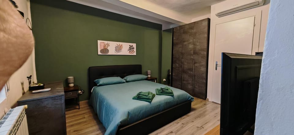 Bed, Bedroom, air conditioner