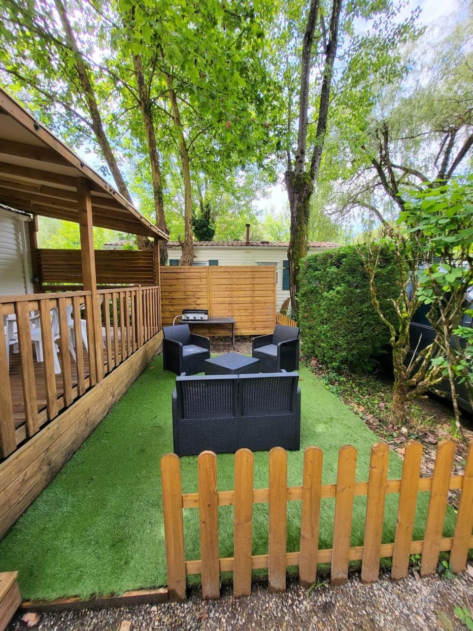 Patio, Spring, Day, BBQ facilities, Garden, Garden view