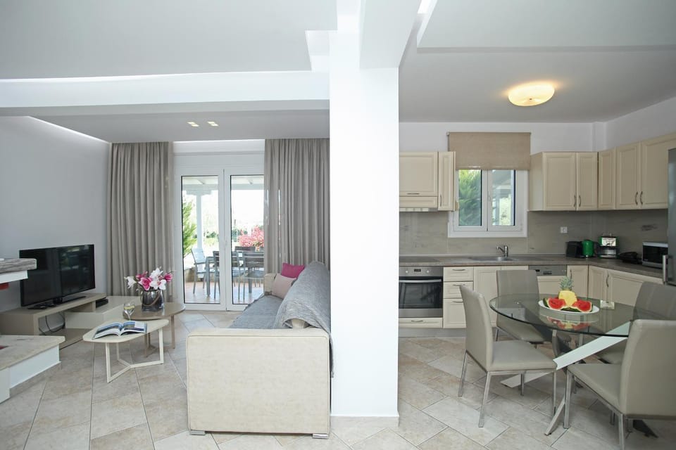 Living room, Seating area, Dining area