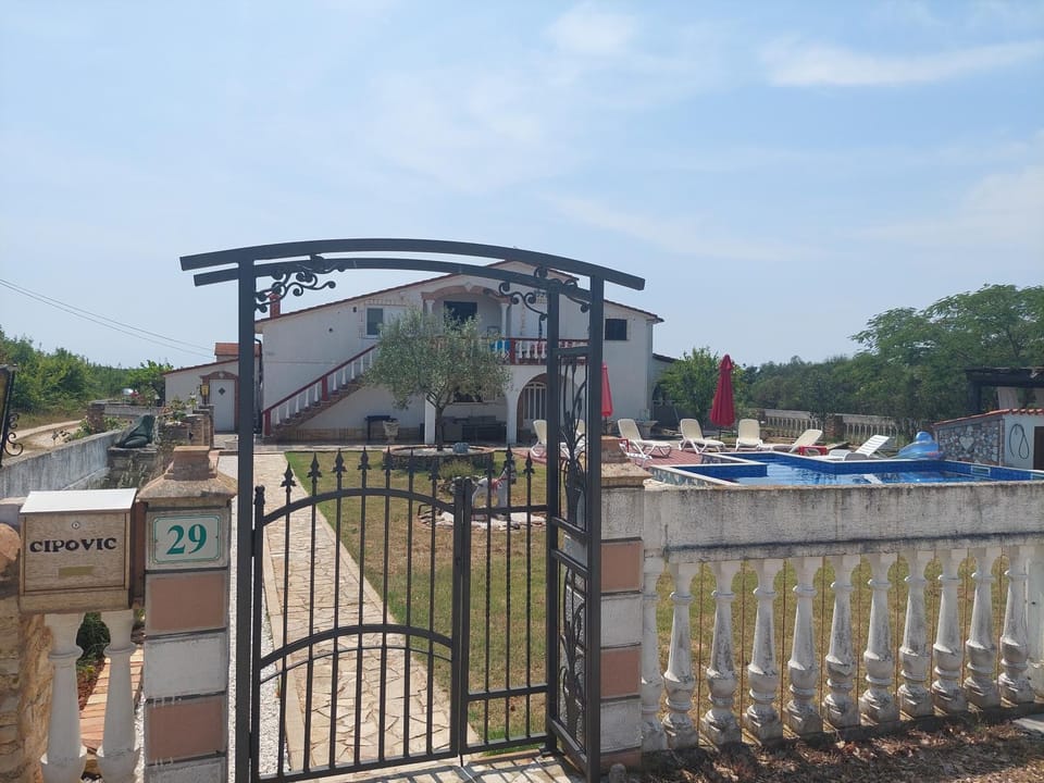 Property building, Facade/entrance, Garden