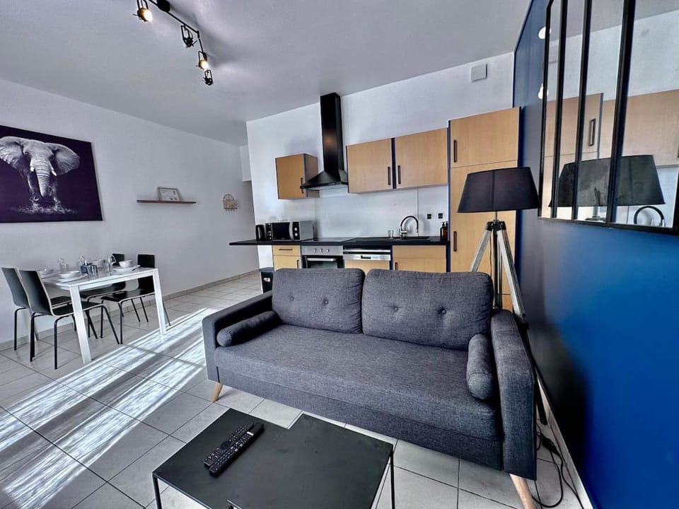 Kitchen or kitchenette, Living room, Dining area, stove