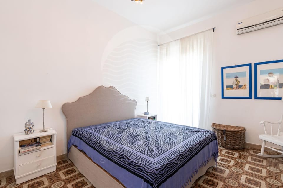 Bed, Photo of the whole room, Bedroom, air conditioner
