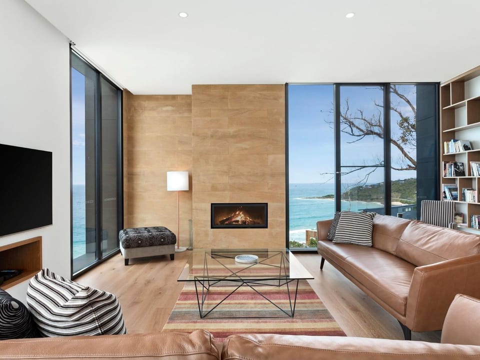 Communal lounge/ TV room, Living room, Seating area, fireplace