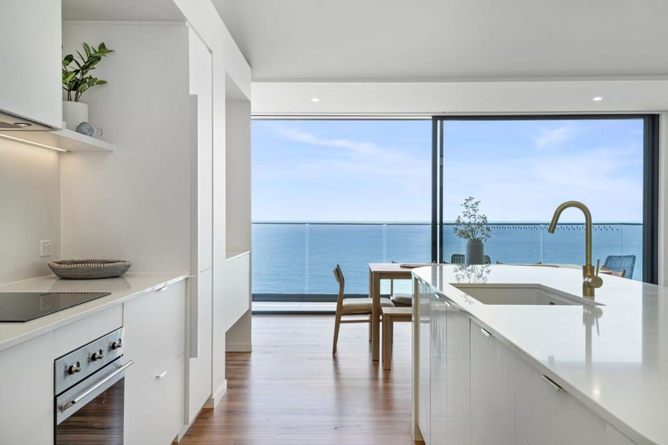 Kitchen or kitchenette, Dining area, Sea view