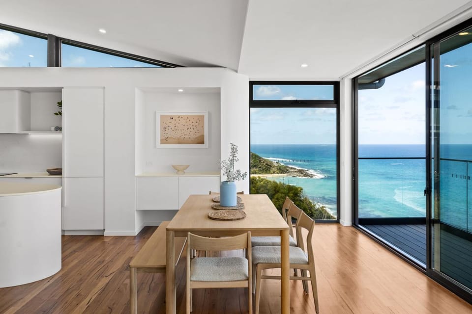 Natural landscape, View (from property/room), Balcony/Terrace, Dining area, Beach, Sea view