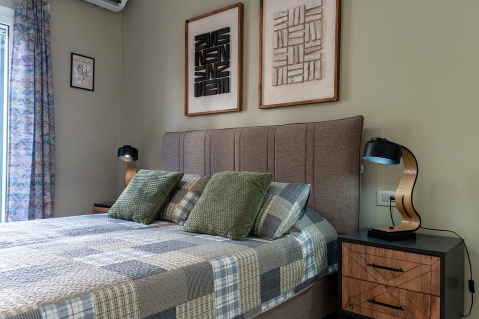 Bed, Photo of the whole room, Bedroom, air conditioner