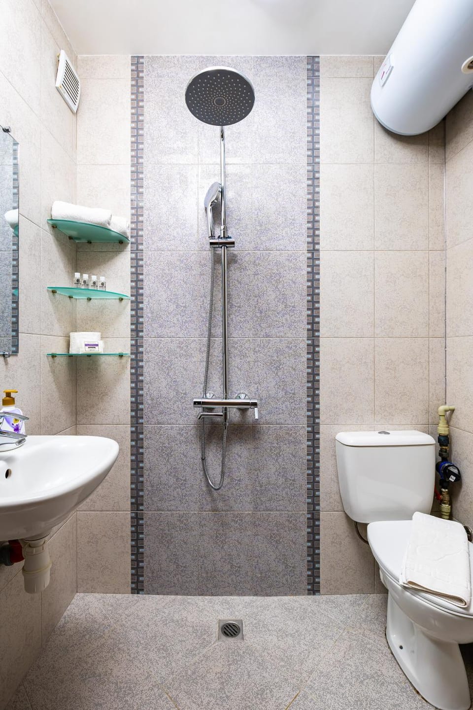 Shower, Toilet, Bathroom, towels